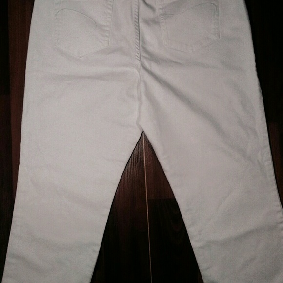 CHICO'S PLATINUM JEANS NWOT - Picture 5 of 6